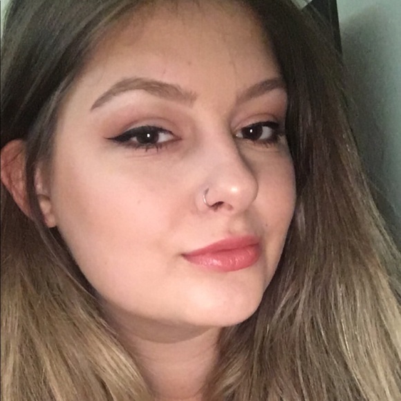 Meet your Posher, Stephanie - Picture 1 of 1